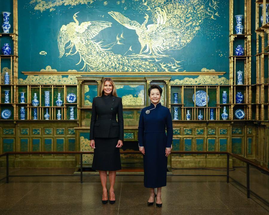 Chinese, U.S. first ladies visit National Museum of Asian Art
